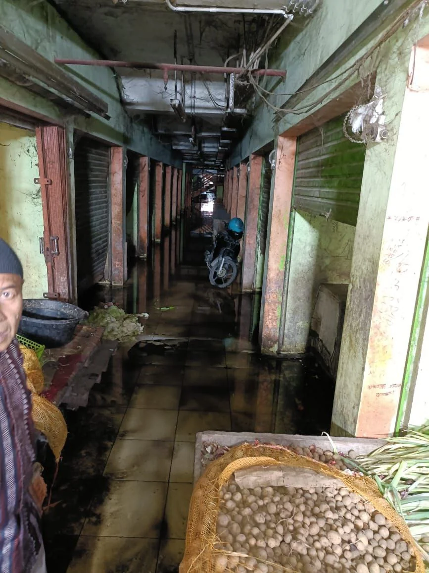 Drainase Rusak Basement Blok 2 Pasar Raya Padang Tergenang