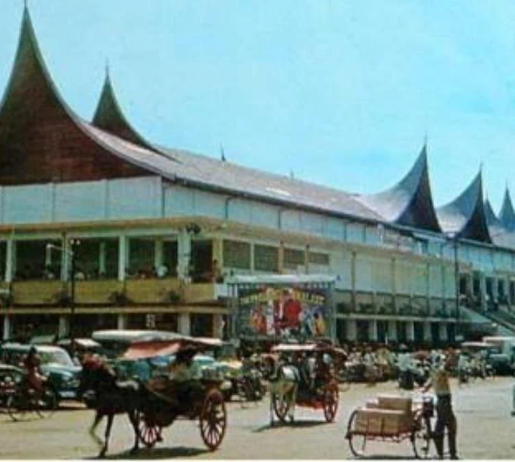 Banjir Tak Pernah Usai, Pasar Bertingkat Padang Kembali “Menangis” di Musim Hujan