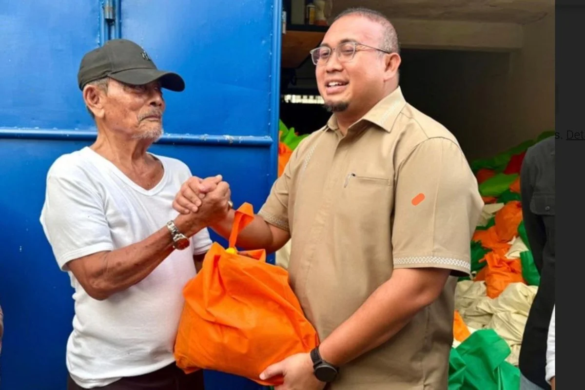 Andre Rosiade Sebar 5000 Paket Sembako di Pessel