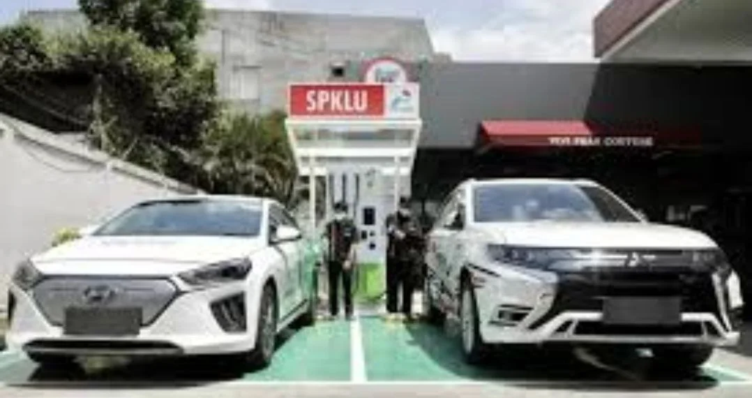 SPBU Mulai Berubah Wujud, Pengisian Mobil Listrik 3700 Unit