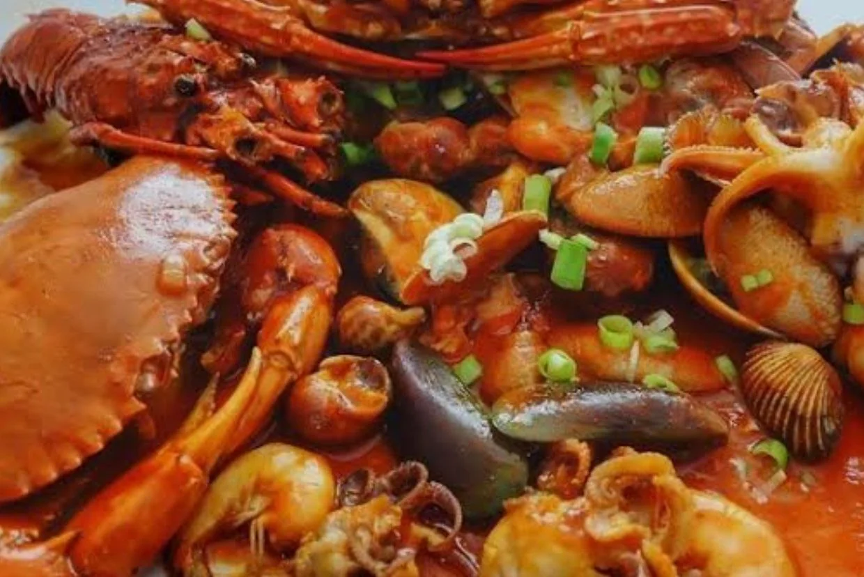 PADANG DIKEPUNG LAUT, TAPI RESTORAN SEAFOOD MINIM